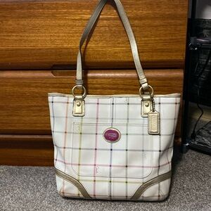 *AUTHENTIC* Coach White Plaid Leather Heritage bag in excellent condition.
